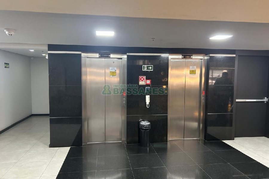 Sala Mobiliada com 160m², 5 vagas, no bairro Exposição em Caxias do Sul para Alugar