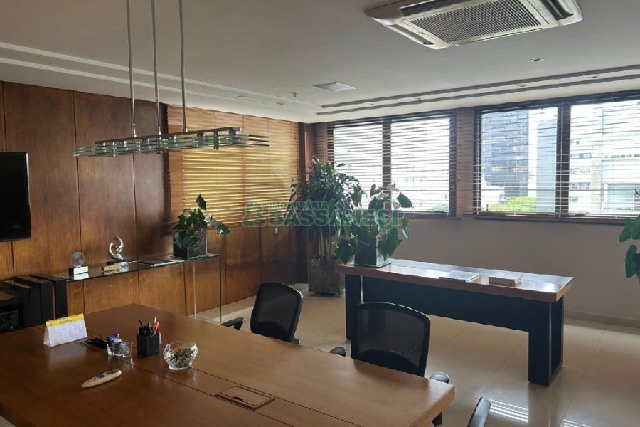 Sala Mobiliada com 160m², 5 vagas, no bairro Exposição em Caxias do Sul para Alugar