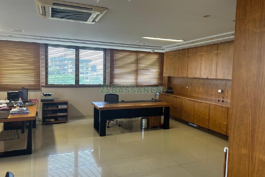 Sala Mobiliada com 160m², 5 vagas, no bairro Exposição em Caxias do Sul para Alugar