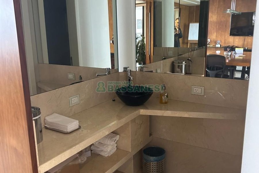 Sala Mobiliada com 160m², 5 vagas, no bairro Exposição em Caxias do Sul para Alugar