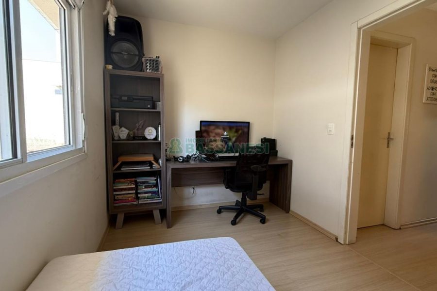 Sobrado com 70m², 2 dormitórios, 1 vaga, no bairro Vinhedos em Caxias do Sul para Comprar