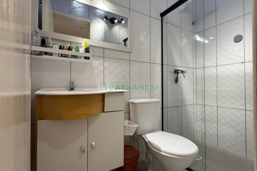 Sobrado com 70m², 2 dormitórios, 1 vaga, no bairro Vinhedos em Caxias do Sul para Comprar