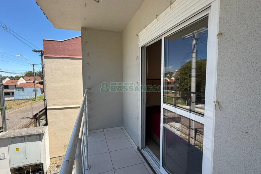 Sobrado com 70m², 2 dormitórios, 1 vaga, no bairro Vinhedos em Caxias do Sul para Comprar