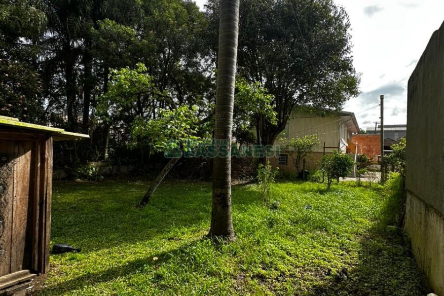 Casa com 200m², 2 dormitórios, 1 vaga, no bairro Santa Catarina em Caxias do Sul para Comprar