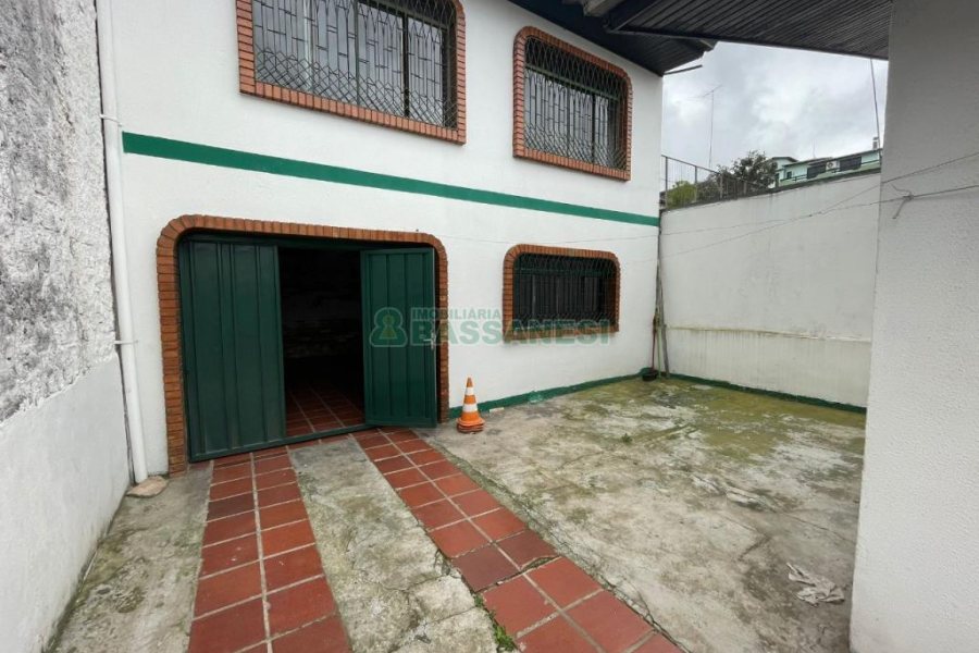Casa com 176m², 2 dormitórios, 2 vagas, no bairro São José em Caxias do Sul para Comprar