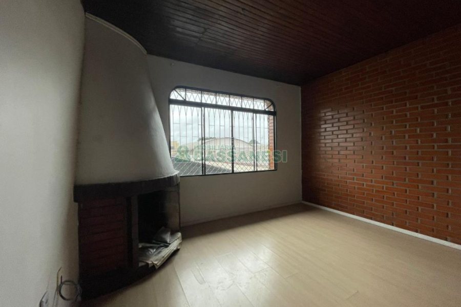 Casa com 176m², 2 dormitórios, 2 vagas, no bairro São José em Caxias do Sul para Comprar