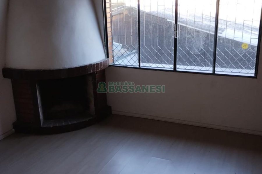 Casa com 176m², 2 dormitórios, 2 vagas, no bairro São José em Caxias do Sul para Comprar