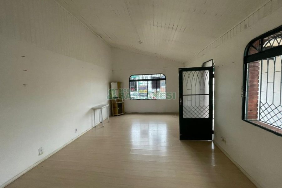 Casa com 176m², 2 dormitórios, 2 vagas, no bairro São José em Caxias do Sul para Comprar