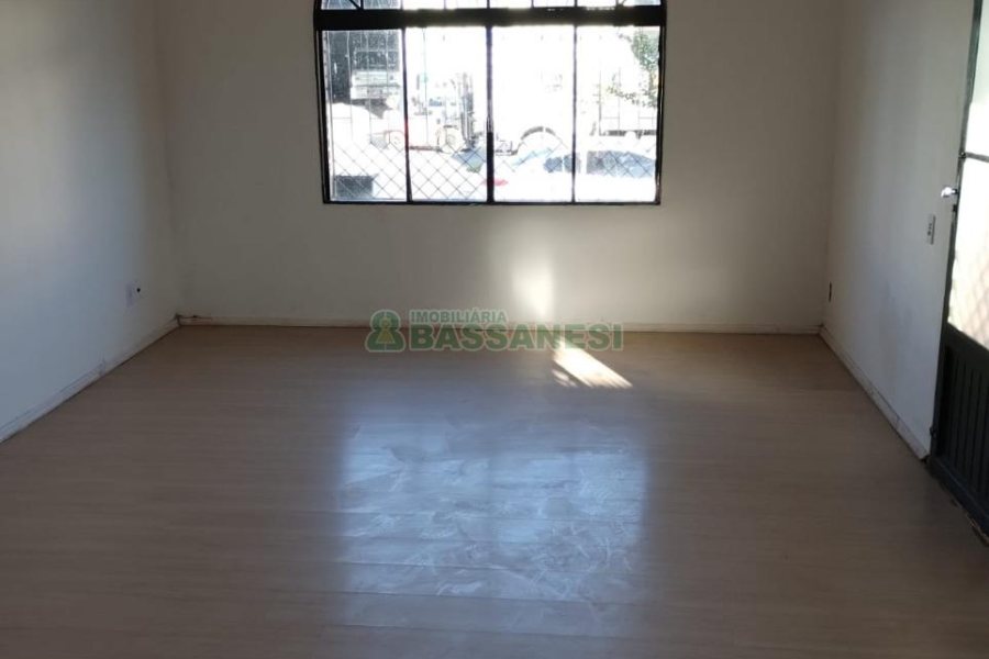 Casa com 176m², 2 dormitórios, 2 vagas, no bairro São José em Caxias do Sul para Comprar