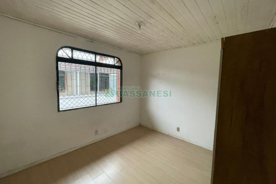 Casa com 176m², 2 dormitórios, 2 vagas, no bairro São José em Caxias do Sul para Comprar