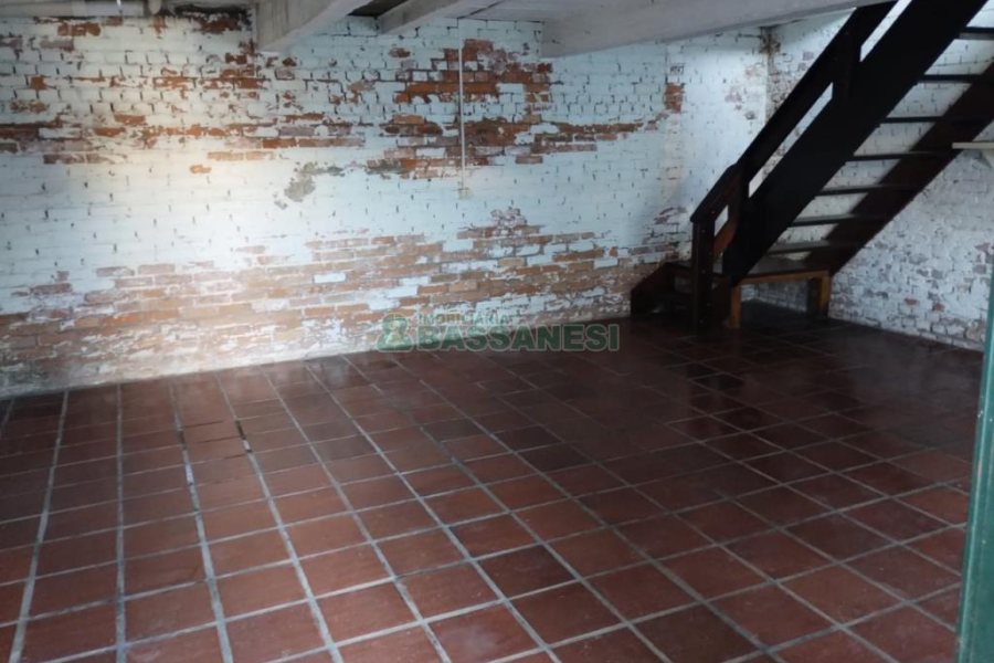 Casa com 176m², 2 dormitórios, 2 vagas, no bairro São José em Caxias do Sul para Comprar