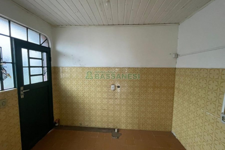 Casa com 176m², 2 dormitórios, 2 vagas, no bairro São José em Caxias do Sul para Comprar