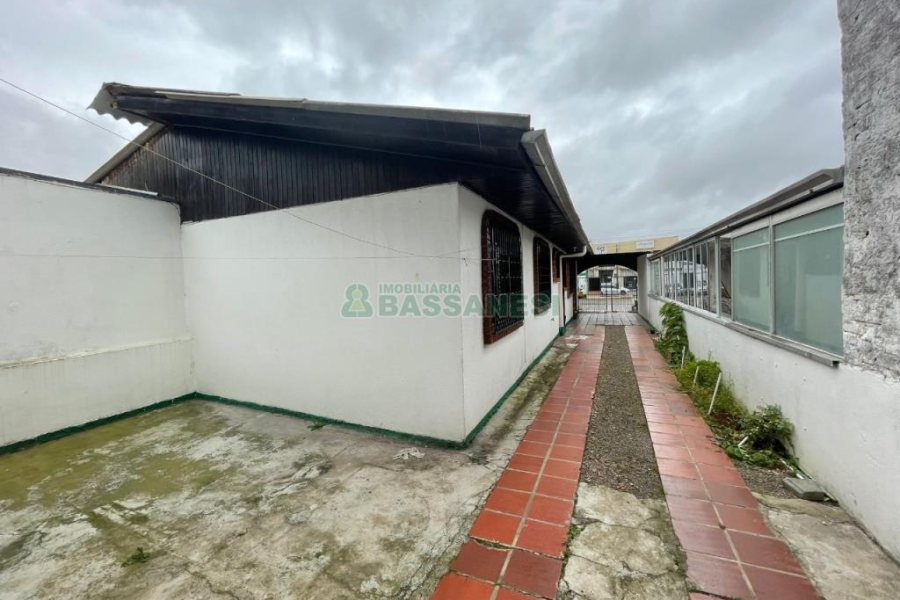 Casa com 176m², 2 dormitórios, 2 vagas, no bairro São José em Caxias do Sul para Comprar