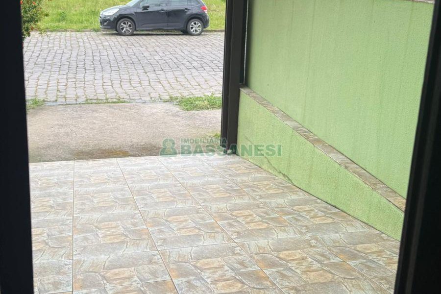 Sobrado com 75m², 2 dormitórios, 1 vaga, no bairro Desvio Rizzo em Caxias do Sul para Comprar