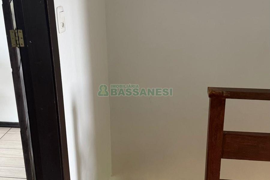 Sobrado com 75m², 2 dormitórios, 1 vaga, no bairro Desvio Rizzo em Caxias do Sul para Comprar