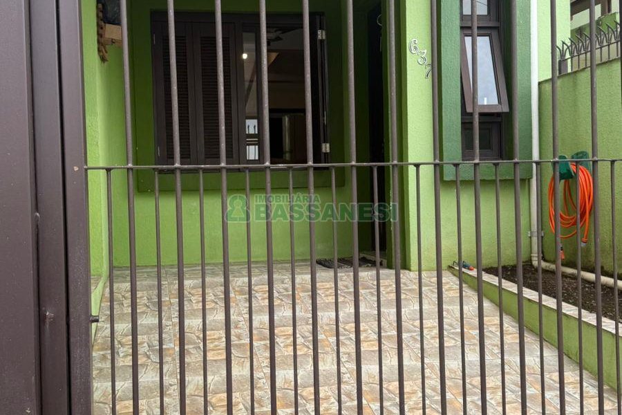 Sobrado com 75m², 2 dormitórios, 1 vaga, no bairro Desvio Rizzo em Caxias do Sul para Comprar