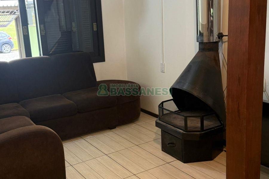 Sobrado com 75m², 2 dormitórios, 1 vaga, no bairro Desvio Rizzo em Caxias do Sul para Comprar