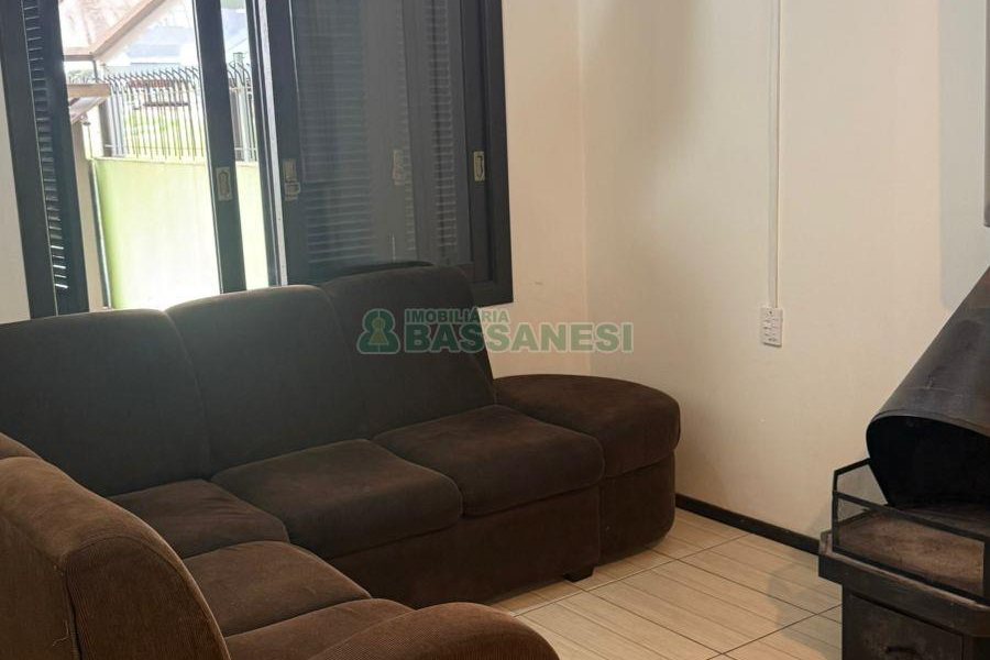 Sobrado com 75m², 2 dormitórios, 1 vaga, no bairro Desvio Rizzo em Caxias do Sul para Comprar