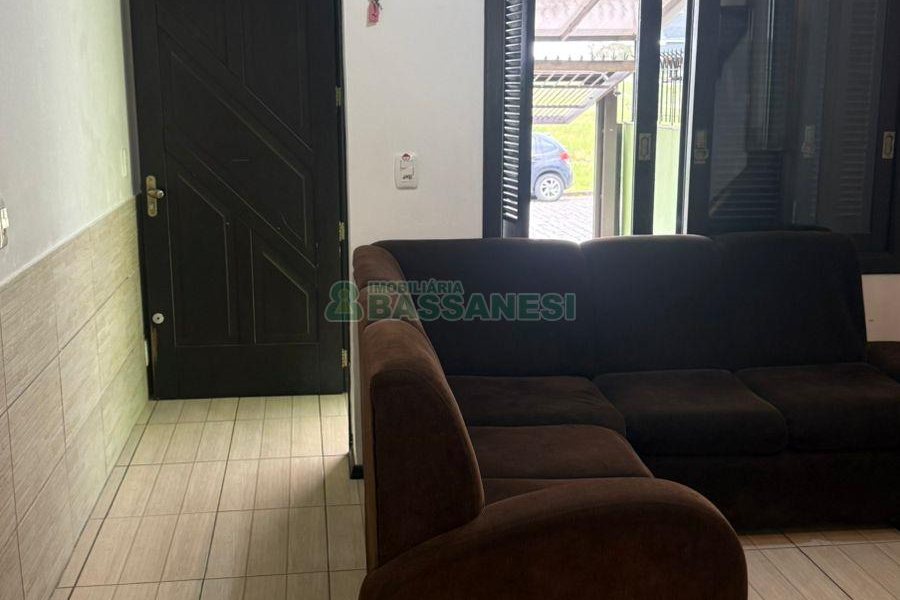 Sobrado com 75m², 2 dormitórios, 1 vaga, no bairro Desvio Rizzo em Caxias do Sul para Comprar