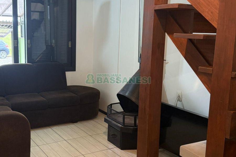 Sobrado com 75m², 2 dormitórios, 1 vaga, no bairro Desvio Rizzo em Caxias do Sul para Comprar