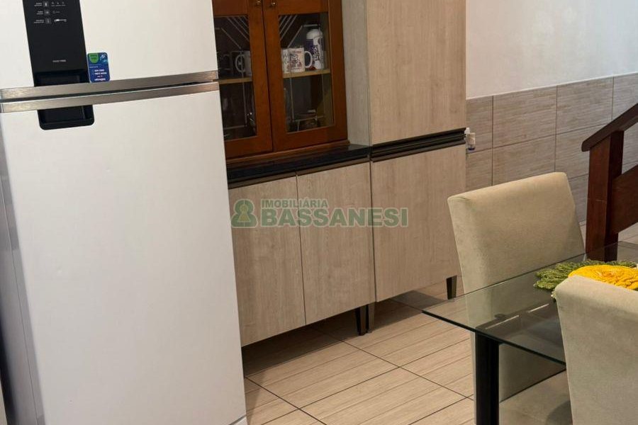 Sobrado com 75m², 2 dormitórios, 1 vaga, no bairro Desvio Rizzo em Caxias do Sul para Comprar