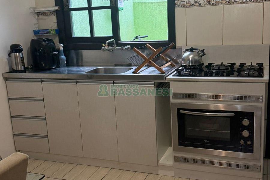 Sobrado com 75m², 2 dormitórios, 1 vaga, no bairro Desvio Rizzo em Caxias do Sul para Comprar