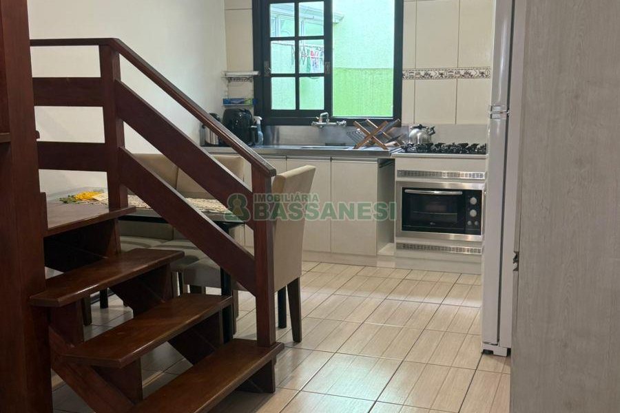 Sobrado com 75m², 2 dormitórios, 1 vaga, no bairro Desvio Rizzo em Caxias do Sul para Comprar