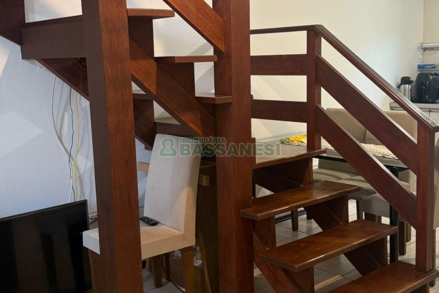 Sobrado com 75m², 2 dormitórios, 1 vaga, no bairro Desvio Rizzo em Caxias do Sul para Comprar