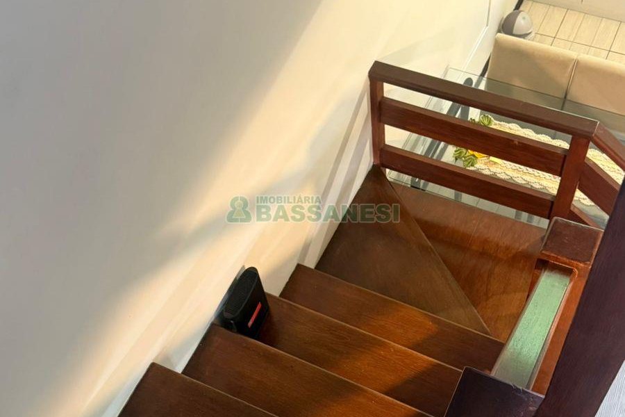 Sobrado com 75m², 2 dormitórios, 1 vaga, no bairro Desvio Rizzo em Caxias do Sul para Comprar