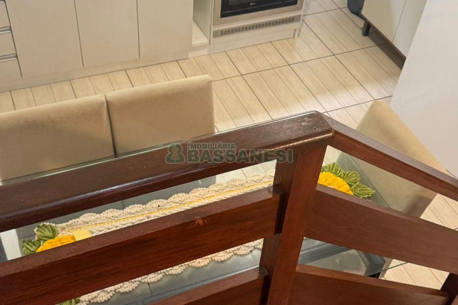 Sobrado com 75m², 2 dormitórios, 1 vaga, no bairro Desvio Rizzo em Caxias do Sul para Comprar