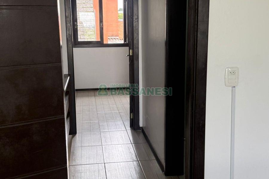 Sobrado com 75m², 2 dormitórios, 1 vaga, no bairro Desvio Rizzo em Caxias do Sul para Comprar