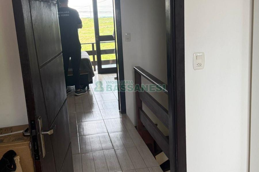 Sobrado com 75m², 2 dormitórios, 1 vaga, no bairro Desvio Rizzo em Caxias do Sul para Comprar