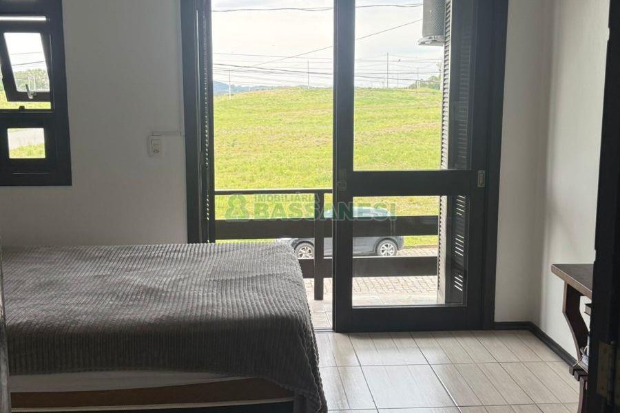 Sobrado com 75m², 2 dormitórios, 1 vaga, no bairro Desvio Rizzo em Caxias do Sul para Comprar