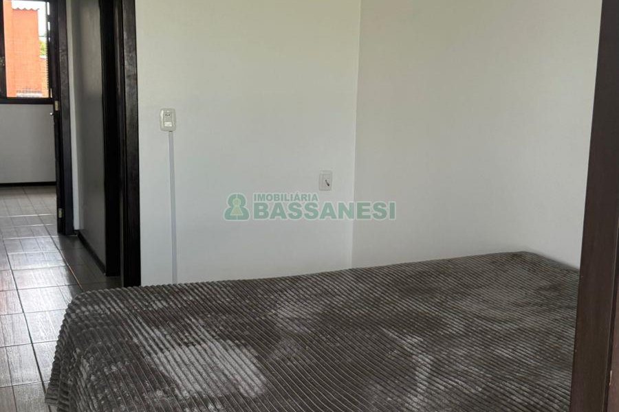 Sobrado com 75m², 2 dormitórios, 1 vaga, no bairro Desvio Rizzo em Caxias do Sul para Comprar