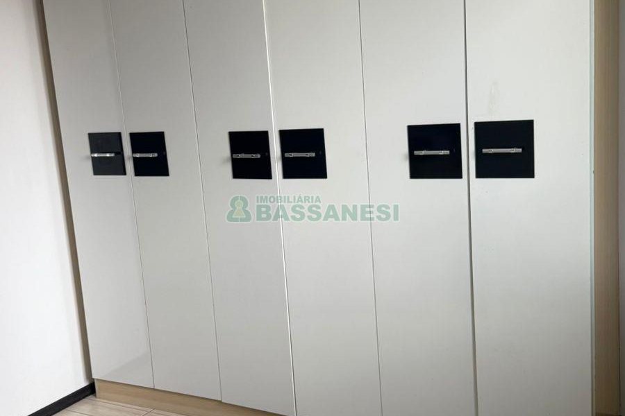 Sobrado com 75m², 2 dormitórios, 1 vaga, no bairro Desvio Rizzo em Caxias do Sul para Comprar