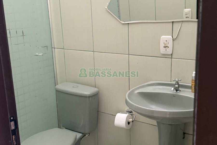 Sobrado com 75m², 2 dormitórios, 1 vaga, no bairro Desvio Rizzo em Caxias do Sul para Comprar