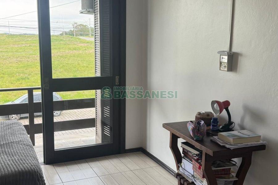 Sobrado com 75m², 2 dormitórios, 1 vaga, no bairro Desvio Rizzo em Caxias do Sul para Comprar