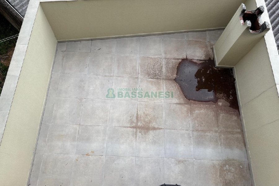 Casa com 82m², 2 dormitórios, 1 vaga, no bairro Pioneiro em Caxias do Sul para Alugar