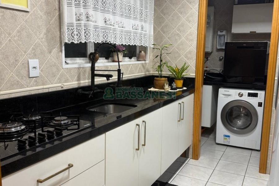 Apartamento com 75m², 2 dormitórios, 1 vaga, no bairro Universitário em Caxias do Sul para Alugar