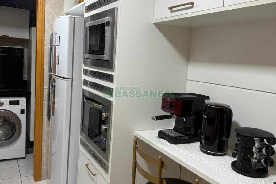 Apartamento com 75m², 2 dormitórios, 1 vaga, no bairro Universitário em Caxias do Sul para Alugar