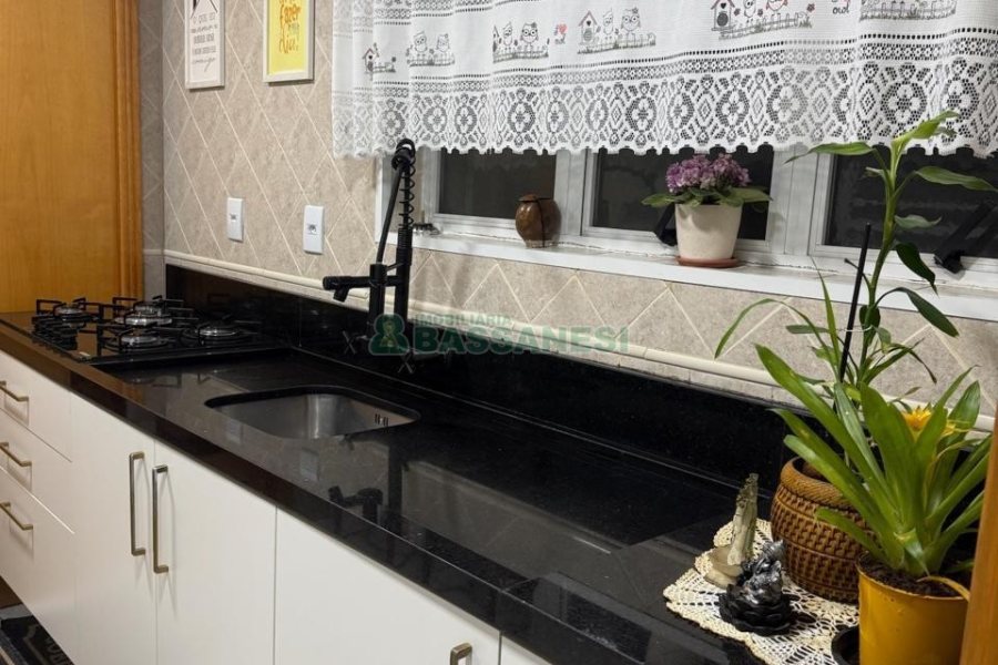 Apartamento com 75m², 2 dormitórios, 1 vaga, no bairro Universitário em Caxias do Sul para Alugar