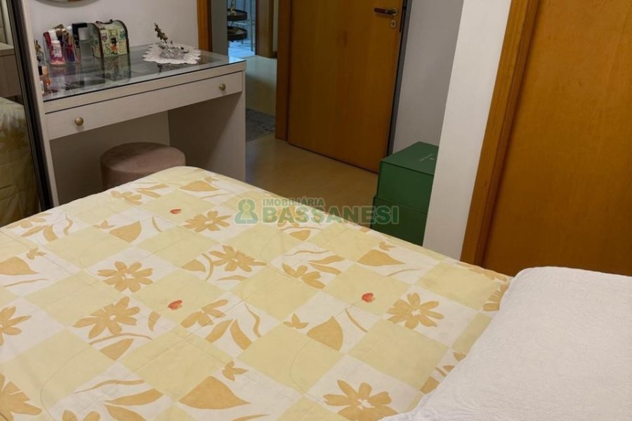Apartamento com 75m², 2 dormitórios, 1 vaga, no bairro Universitário em Caxias do Sul para Alugar