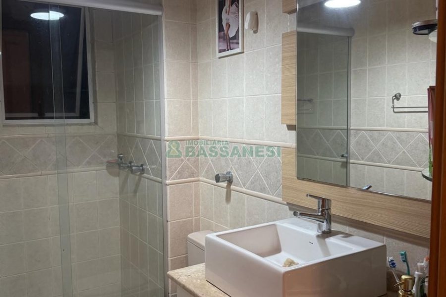 Apartamento com 75m², 2 dormitórios, 1 vaga, no bairro Universitário em Caxias do Sul para Alugar