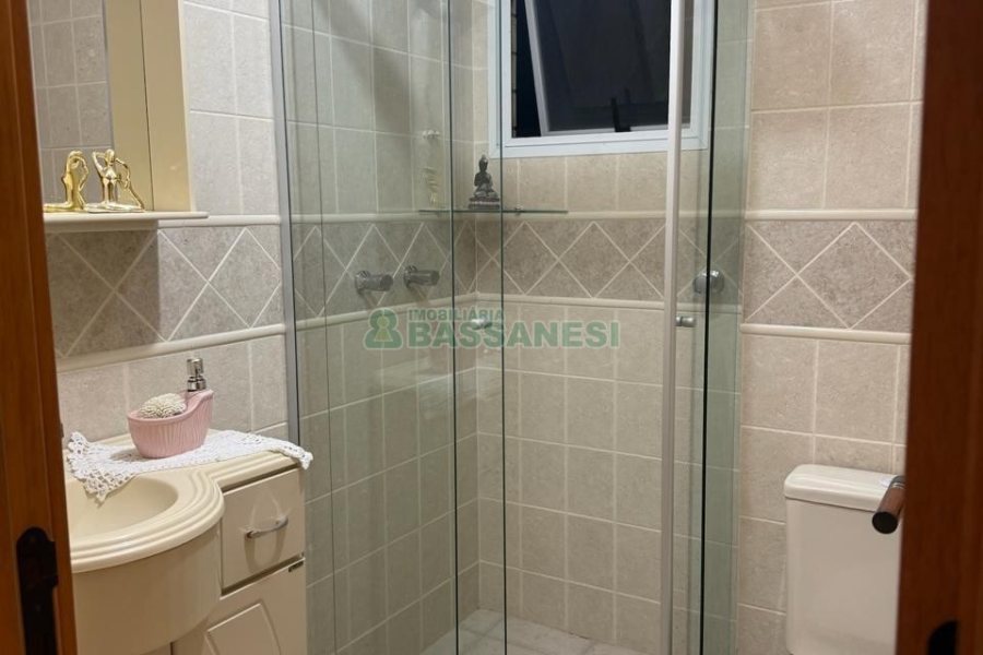 Apartamento com 75m², 2 dormitórios, 1 vaga, no bairro Universitário em Caxias do Sul para Alugar