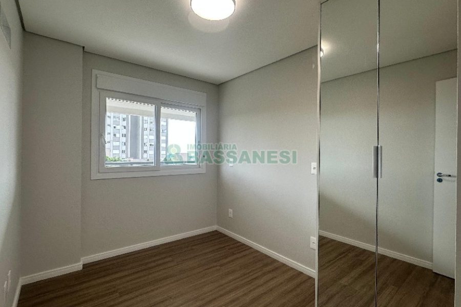 Apto Mobiliado com 110m², 3 dormitórios, 2 vagas, no bairro Petrópolis em Caxias do Sul para Alugar