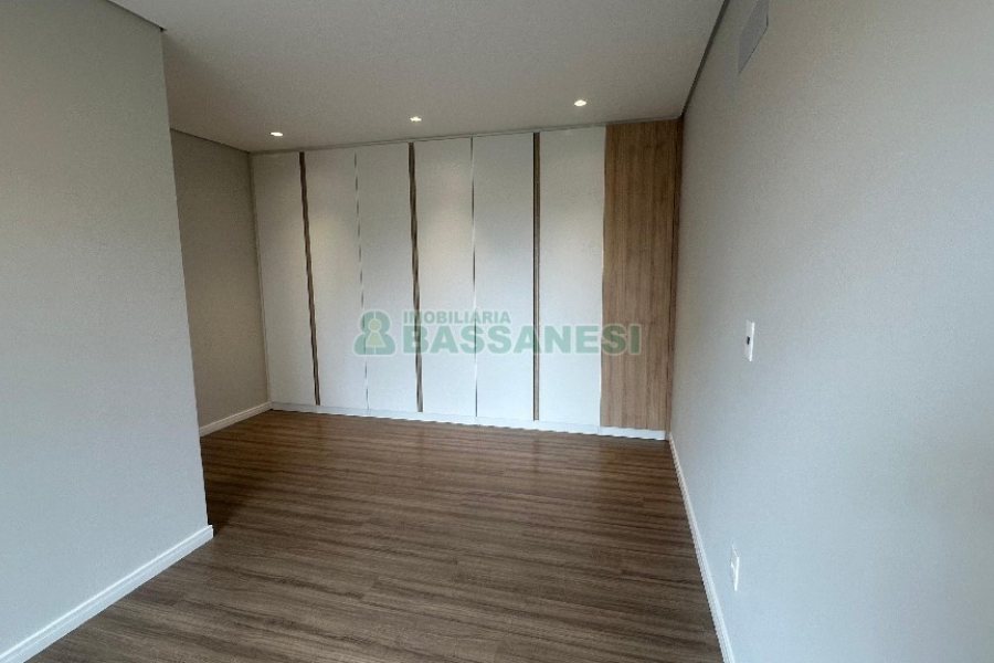 Apto Mobiliado com 110m², 3 dormitórios, 2 vagas, no bairro Petrópolis em Caxias do Sul para Alugar