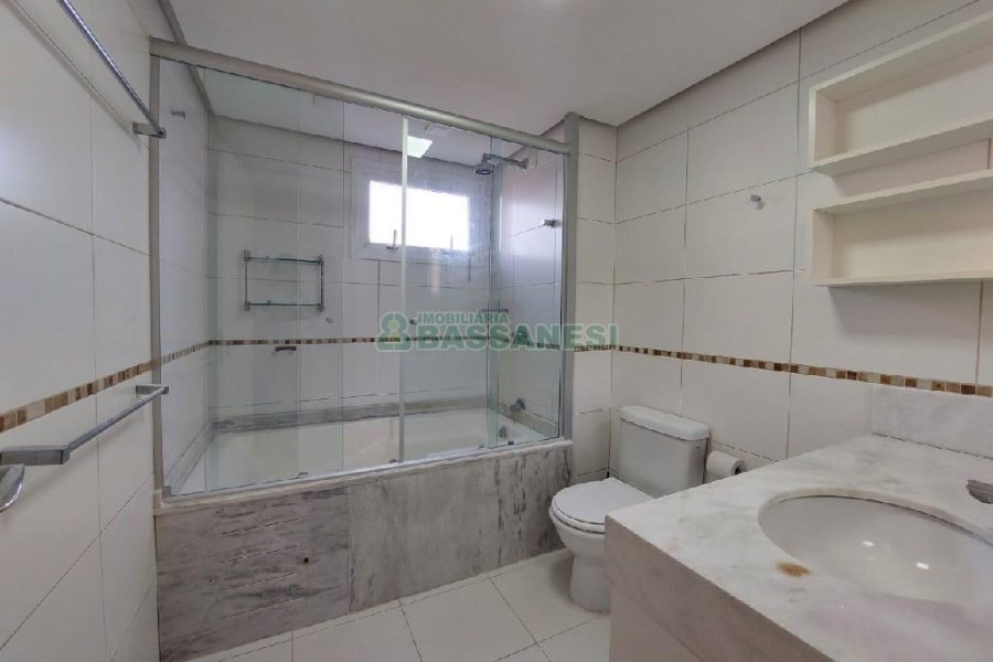 Apto Mobiliado com 113m², 2 dormitórios, 2 vagas, no bairro Rio Branco em Caxias do Sul para Alugar