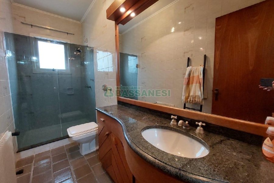 Apartamento com 150m², 3 dormitórios, 3 vagas, no bairro Exposição em Caxias do Sul para Alugar
