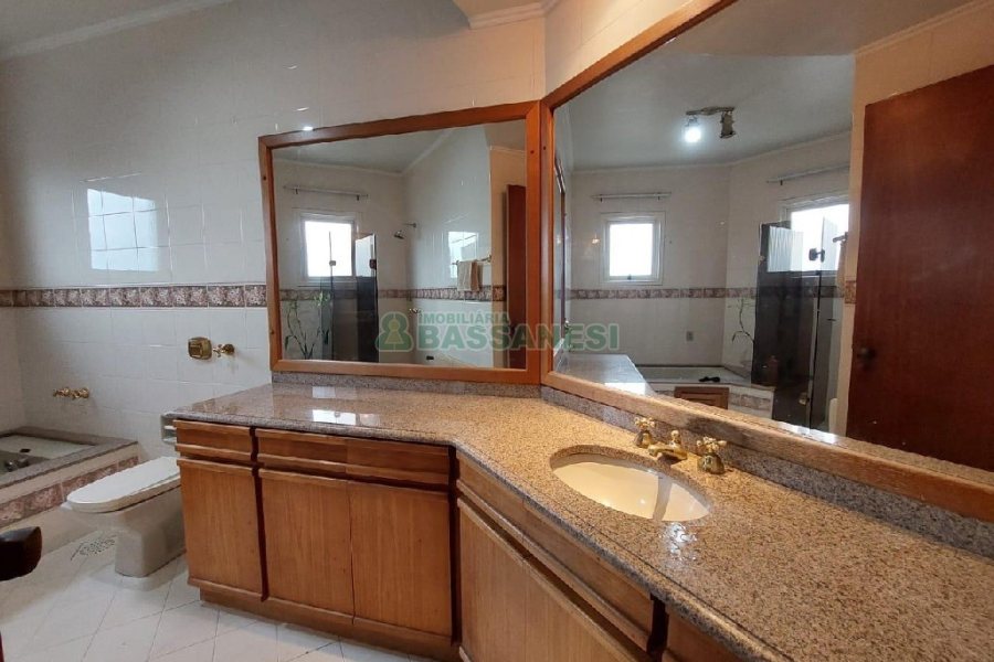 Apartamento com 150m², 3 dormitórios, 3 vagas, no bairro Exposição em Caxias do Sul para Alugar