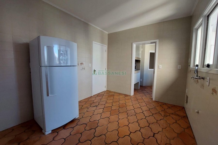 Apartamento com 150m², 3 dormitórios, 3 vagas, no bairro Exposição em Caxias do Sul para Alugar